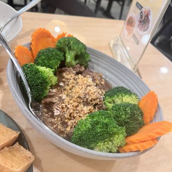 Ari's Thai Eatery - Thai Near Me - Azusa, California