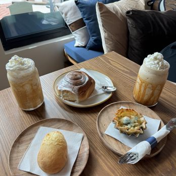 Coffee For The Soul - panedebono, cinnamon roll, spinach quiche, tres leche frappe, caramel frappe, - Coffee & Tea Near Me - Kissimmee, Florida