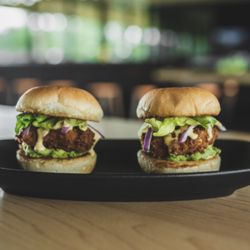 Golf Exécutif - Plant-based "chicken" sliders
