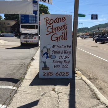 Roane Street Grill - Street sign - Seafood Near Me - Harriman, Tennessee