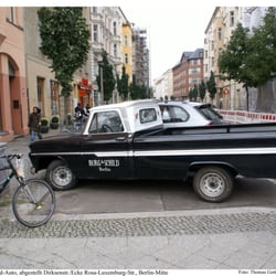 Burg & Schild - Burg & Schild-Auto, abgestellt in Dircksenstr., Berlin-Mitte