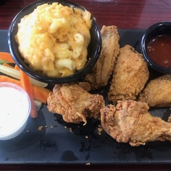 Oohh's and Aahh's - Fried Chicken wings with side of Mac & Cheese - American Near Me - Washington, DC, District of Columbia