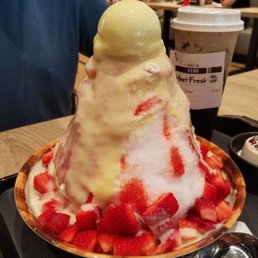 Strawberry baobing