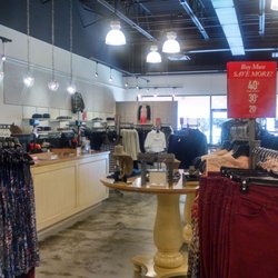 Cabi Factory Store - This is a very nice store and a pleasure to shop!