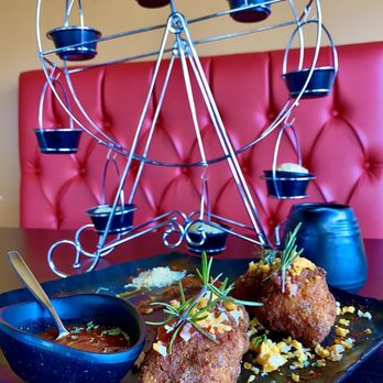 Filmy Tadka Restaurant - Mac and cheese pakora and pani puri Ferris wheel - Indian Near Me - Brampton, Ontario Filmy Tadka Restaurant - Mac and cheese pakora and pani puri Ferris wheel - Indian Near Me - Brampton, Ontario