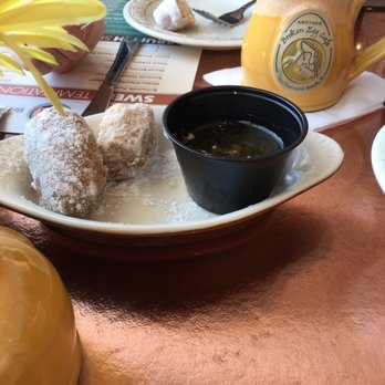 Another Broken Egg Cafe - The beignets, delish! - Breakfast & Brunch Near Me - Clearwater Beach, Florida