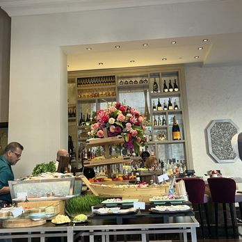 Bloom & Bee - Buffet all you can eat - New American Near Me - Houston, Texas