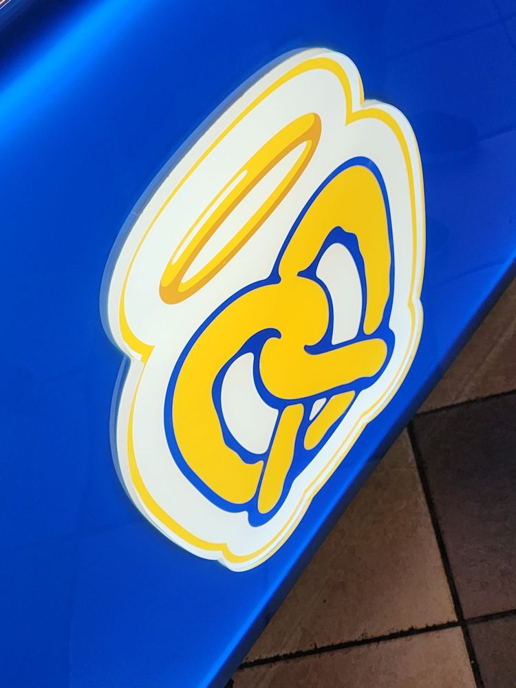 Auntie Anne's Logo