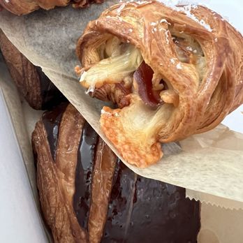 Somedays Bakery - Prosciutto w/guyere & choco croissant - Bakeries Near Me - New York, New York