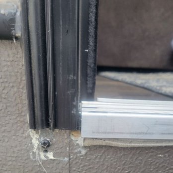 Oregon West RV Sales - They cut the damaged part of the door off and centered the remaining door on the trailer, leaving 1 inch gaps on top and bottom - RV Dealers Near Me - Creswell, Oregon