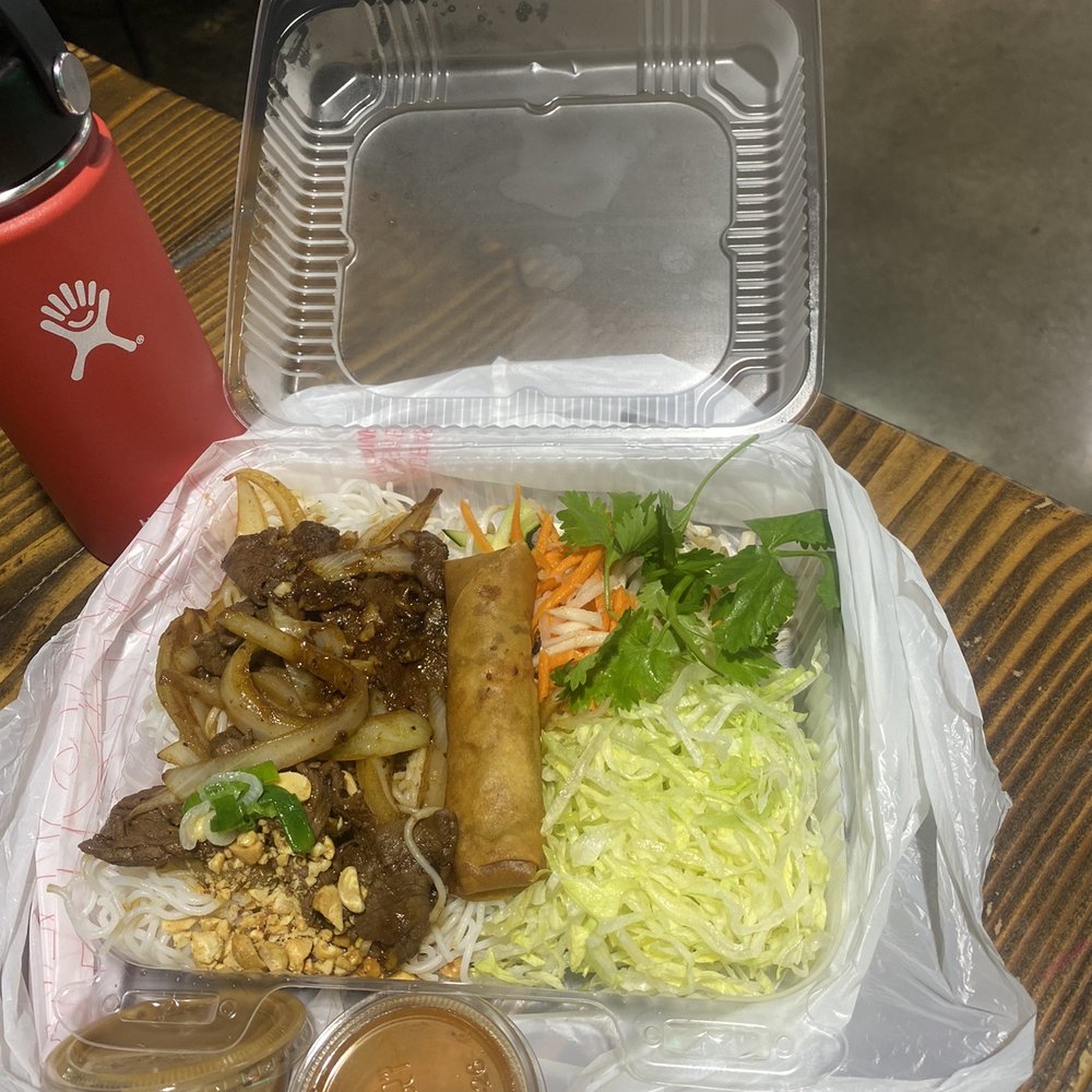 Lantern Vietnamese Cafe - Filet Mignon Vermicelli Salad - Vietnamese Near Me - Rancho Cucamonga, California Lantern Vietnamese Cafe - Filet Mignon Vermicelli Salad - Vietnamese Near Me - Rancho Cucamonga, California