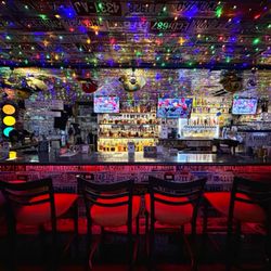 McKenzie's Midtown Tavern - Seats at the bar snd lighting