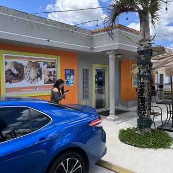 El Sabor de Alexis N'Serio - Exterior y estacionamiento - Dominican Near Me - Caguas, Puerto Rico El Sabor de Alexis N'Serio - Exterior y estacionamiento - Dominican Near Me - Caguas, Puerto Rico