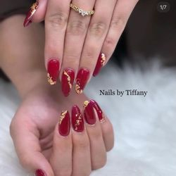 Queen B Nails