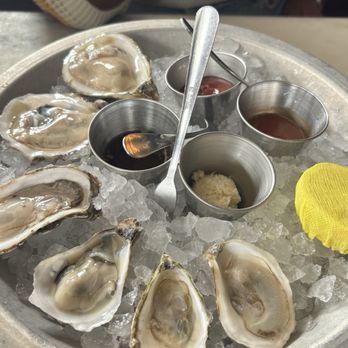 Loch Bar - Oysters - Seafood Near Me - Houston, Texas