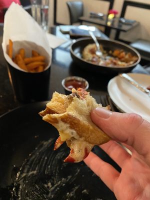 Scarlet Kitchen and Lounge by null