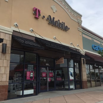 T-Mobile Experience Store - Outside - Mobile Phones Near Me - Orlando, Florida