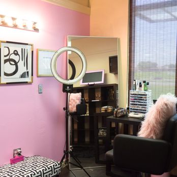 Hightower Salon - Cheek By Rhonda Suite #202  make-up Artist - Nail Salons Near Me - Irving, Texas
