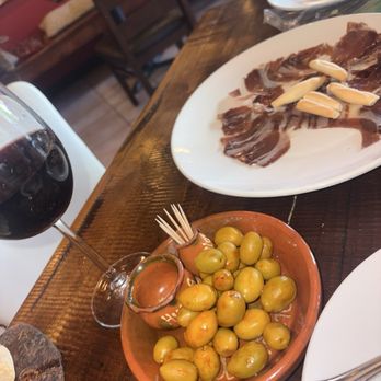 Candela Restaurant - Aceitunas / Olives - Spanish Near Me - Wilton Manors, Florida