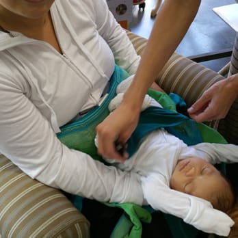 Giselle Baumet - Trying on the new wrap SSC Chimparoo Trex with built-in infant insert! - Psychologists Near Me Giselle Baumet - Trying on the new wrap SSC Chimparoo Trex with built-in infant insert! - Psychologists Near Me