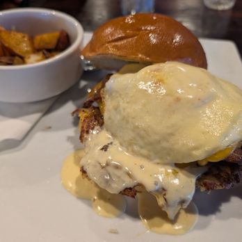 CraftWay Kitchen Frisco - Hash brown burger - New American Near Me - Frisco, Texas