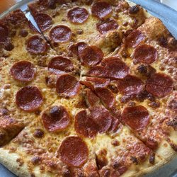 Lisa's Family Pizzeria - Pepperoni  pizza