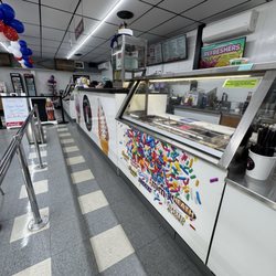 Fenwick Ice Cream - Counter from other direction