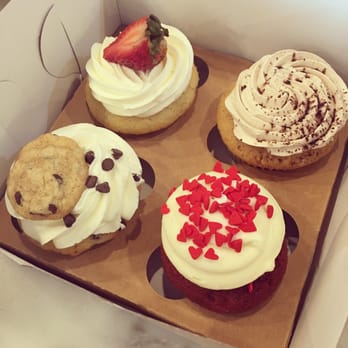 Molly's Cupcakes - Strawberry Shortcake, Peanut Butter Nutella, Cookie Monster, and Red Velvet! - Desserts Near Me - Chicago, Illinois