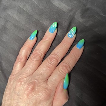 Wynn Nail Spa - Ombré nail design - Nail Salons Near Me - Dixon, Illinois