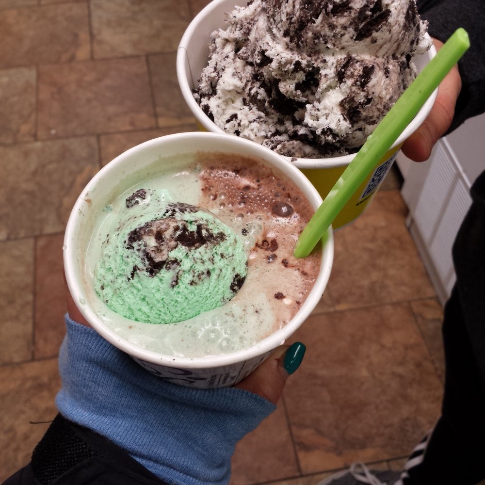 Gelotti Ice Cream - Cookies and cream ice cream and hot chocolate float topped with mint oreo ice cream - Ice Cream & Frozen Yogurt Near Me - Paterson, New Jersey Gelotti Ice Cream - Cookies and cream ice cream and hot chocolate float topped with mint oreo ice cream - Ice Cream & Frozen Yogurt Near Me - Paterson, New Jersey