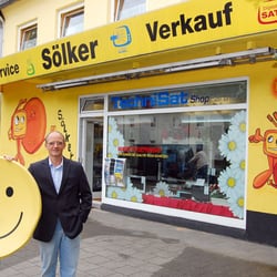 Inhaber Jörg Sölker vor dem Ladengeschäft