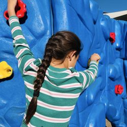 Lagos de Moreno Park - Climbing the wall :)
