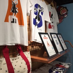 麦わらストア 15 Photos Toy Stores 中央区天神2 11 1 福岡市 福岡県 Japan Phone Number Yelp