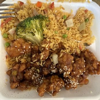 China Star - L7. Sesame Chicken Lunch Special - Chinese Near Me - Gainesville, Florida