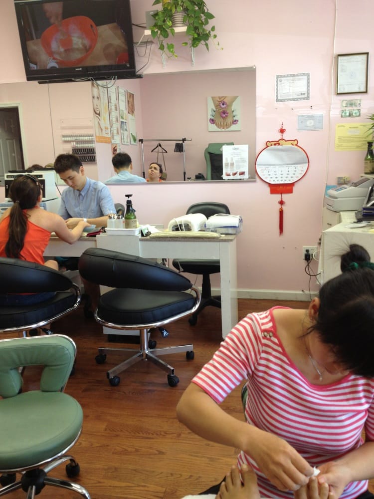 Mandy's Nail Spa Logo