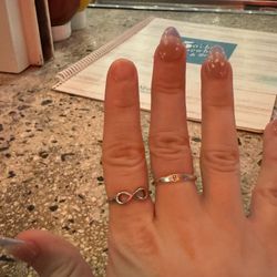 Artist Nails - After not even 48 hours the nail came off my right hand (new design from new place cause I didn't like the design)
