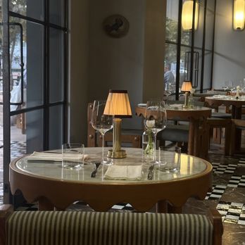 Juliet - Ambience - French Near Me - Culver City, California