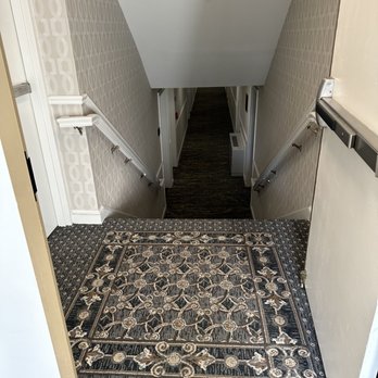 Hotel Viking - When you take the elevator, you have to step down... - Hotels Near Me - Newport, Rhode Island