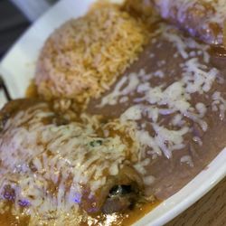 Graciana Mexican Restaurant - Chile relleno and cheese enchilada