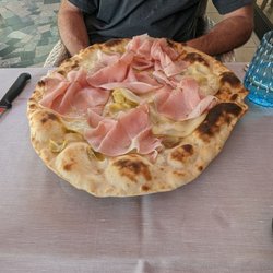 Pizzeria Verbena - Smoked ham, artichoke, and cheese pizza (Carciofi e Scamorza)