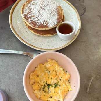 Nicolau Lisboa - Pancakes with a side of scrambled eggs - Juice Bars & Smoothies Near Me - Lisbon, 11