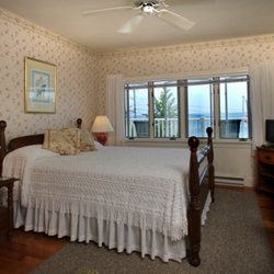 Peg Leg Inn - Room 8 is on the second level deck with a queen bed, AC, mini fridge, cable tv, wi-fi and ocean view.