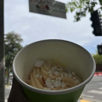Yogurtagogo - Mango w/ Mochi & White Chocolate Chips - Ice Cream & Frozen Yogurt Near Me - Sacramento, California Yogurtagogo - Mango w/ Mochi & White Chocolate Chips - Ice Cream & Frozen Yogurt Near Me - Sacramento, California