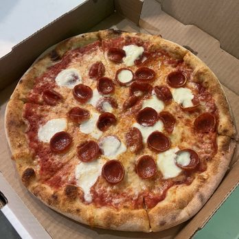 Pepe N Rony - Pizza Near Me - Hallandale Beach, Florida