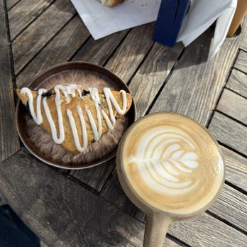 Blue Whale - caramel Latte - Cafes Near Me - La Jolla, California