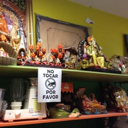 Don Harry Minimarket - También hay adornos de la India.