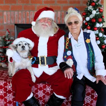 La Posada At Green Valley - La Posada residents love to take photos with Santa Claus - Retirement Homes Near Me - Green Valley, Arizona La Posada At Green Valley - La Posada residents love to take photos with Santa Claus - Retirement Homes Near Me - Green Valley, Arizona
