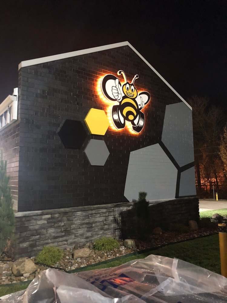 BEE CLEAN CAR WASH - MAPLE AVE - Updated August 2024 - 3411 Maple Ave