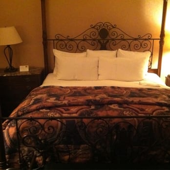 The Whitehall Hotel - King bed - Hotels Near Me - Chicago, Illinois
