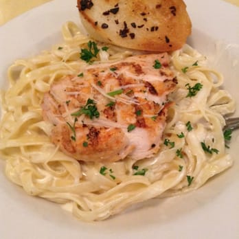 Green Light Diner - Chicken Alfredo with garlic toast was simply wonderful. - Diners Near Me - Poulsbo, Washington